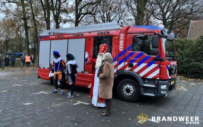 Sinterklaas roept hulp in van de brandweer